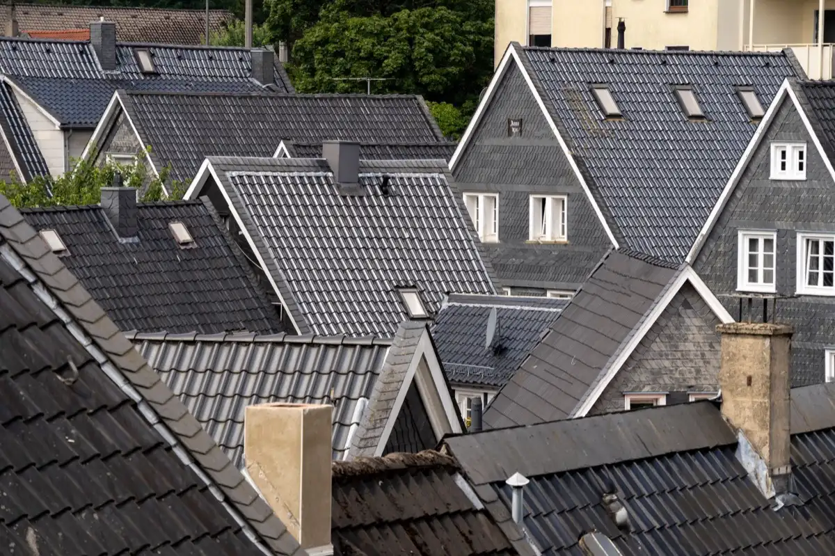 Steep roof eaves and gutter lines on houses in Detroit, MI